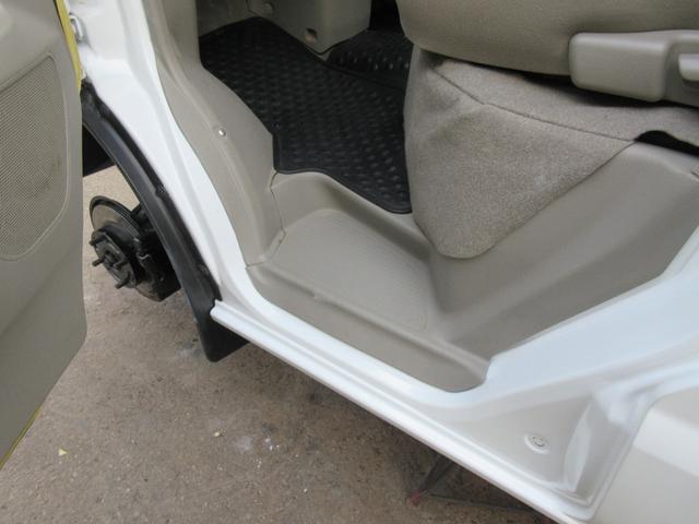 スクラム ＰＡ　パートタイマ４ＷＤ　マニュアル５速　速衝突安全ボディ　集中ドアロック　エアコン　パワステ　ＣＤコンポ　２スピーカー　夏冬タイヤ付　フロアー塗装済み（38枚目）