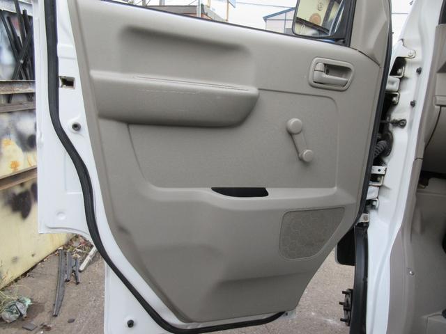 スクラム ＰＡ　パートタイマ４ＷＤ　マニュアル５速　速衝突安全ボディ　集中ドアロック　エアコン　パワステ　ＣＤコンポ　２スピーカー　夏冬タイヤ付　フロアー塗装済み（39枚目）