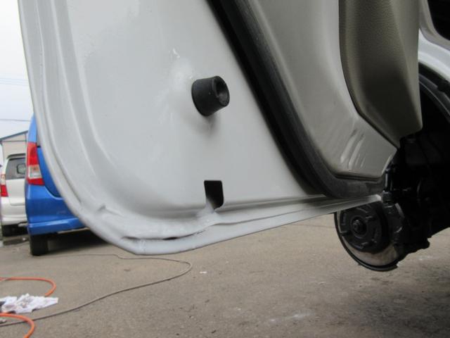 スクラム ＰＡ　パートタイマ４ＷＤ　マニュアル５速　速衝突安全ボディ　集中ドアロック　エアコン　パワステ　ＣＤコンポ　２スピーカー　夏冬タイヤ付　フロアー塗装済み（40枚目）