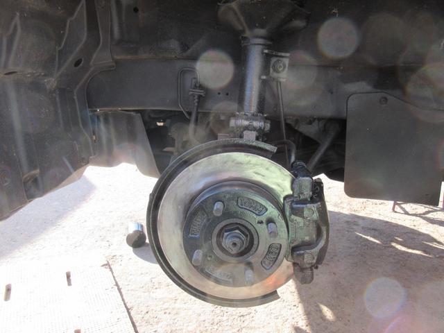 スクラム ＰＡ　パートタイマ４ＷＤ　マニュアル５速　速衝突安全ボディ　集中ドアロック　エアコン　パワステ　ＣＤコンポ　２スピーカー　夏冬タイヤ付　フロアー塗装済み（48枚目）