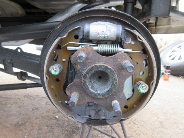 スクラム ＰＡ　パートタイマ４ＷＤ　マニュアル５速　速衝突安全ボディ　集中ドアロック　エアコン　パワステ　ＣＤコンポ　２スピーカー　夏冬タイヤ付　フロアー塗装済み（49枚目）