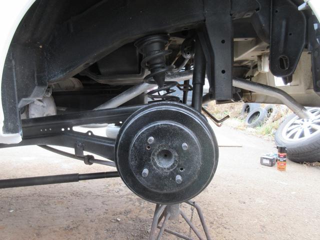 スクラム ＰＡ　パートタイマ４ＷＤ　マニュアル５速　速衝突安全ボディ　集中ドアロック　エアコン　パワステ　ＣＤコンポ　２スピーカー　夏冬タイヤ付　フロアー塗装済み（50枚目）