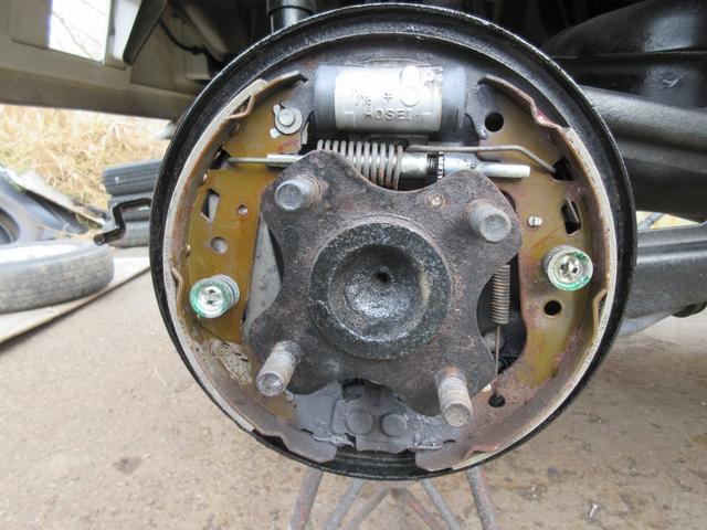 スクラム ＰＡ　パートタイマ４ＷＤ　マニュアル５速　速衝突安全ボディ　集中ドアロック　エアコン　パワステ　ＣＤコンポ　２スピーカー　夏冬タイヤ付　フロアー塗装済み（51枚目）