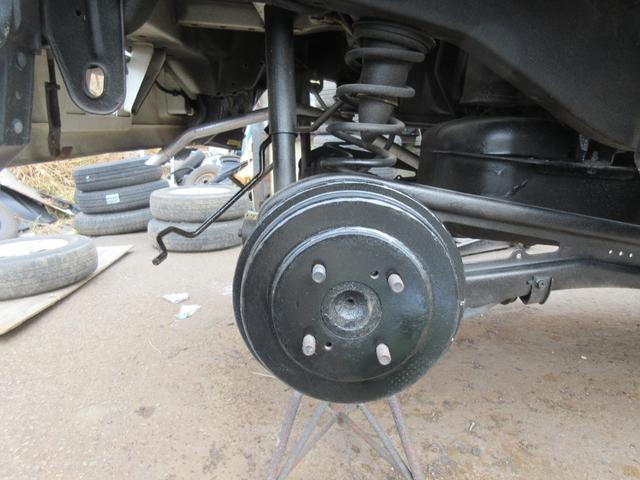 スクラム ＰＡ　パートタイマ４ＷＤ　マニュアル５速　速衝突安全ボディ　集中ドアロック　エアコン　パワステ　ＣＤコンポ　２スピーカー　夏冬タイヤ付　フロアー塗装済み（52枚目）