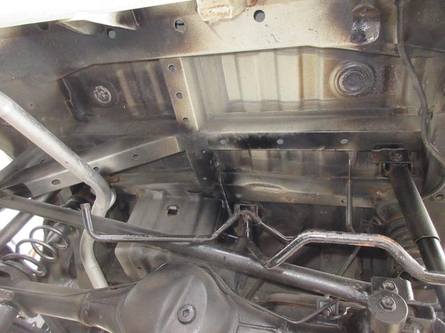 スクラム ＰＡ　パートタイマ４ＷＤ　マニュアル５速　速衝突安全ボディ　集中ドアロック　エアコン　パワステ　ＣＤコンポ　２スピーカー　夏冬タイヤ付　フロアー塗装済み（53枚目）