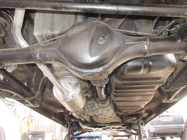 スクラム ＰＡ　パートタイマ４ＷＤ　マニュアル５速　速衝突安全ボディ　集中ドアロック　エアコン　パワステ　ＣＤコンポ　２スピーカー　夏冬タイヤ付　フロアー塗装済み（55枚目）