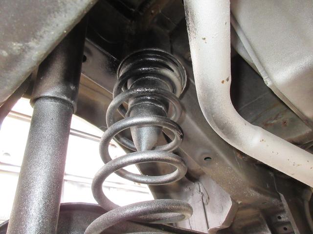 スクラム ＰＡ　パートタイマ４ＷＤ　マニュアル５速　速衝突安全ボディ　集中ドアロック　エアコン　パワステ　ＣＤコンポ　２スピーカー　夏冬タイヤ付　フロアー塗装済み（57枚目）