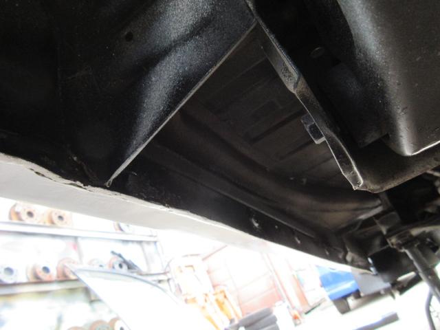 スクラム ＰＡ　パートタイマ４ＷＤ　マニュアル５速　速衝突安全ボディ　集中ドアロック　エアコン　パワステ　ＣＤコンポ　２スピーカー　夏冬タイヤ付　フロアー塗装済み（60枚目）