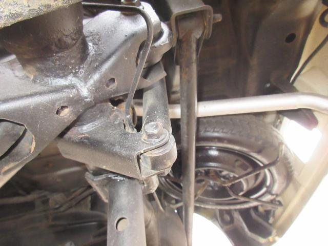 スクラム ＰＡ　パートタイマ４ＷＤ　マニュアル５速　速衝突安全ボディ　集中ドアロック　エアコン　パワステ　ＣＤコンポ　２スピーカー　夏冬タイヤ付　フロアー塗装済み（63枚目）