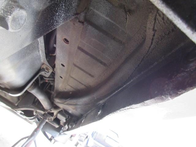 スクラム ＰＡ　パートタイマ４ＷＤ　マニュアル５速　速衝突安全ボディ　集中ドアロック　エアコン　パワステ　ＣＤコンポ　２スピーカー　夏冬タイヤ付　フロアー塗装済み（64枚目）