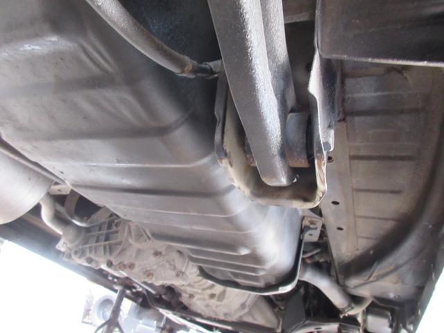 スクラム ＰＡ　パートタイマ４ＷＤ　マニュアル５速　速衝突安全ボディ　集中ドアロック　エアコン　パワステ　ＣＤコンポ　２スピーカー　夏冬タイヤ付　フロアー塗装済み（65枚目）