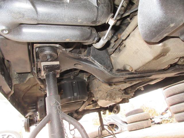 スクラム ＰＡ　パートタイマ４ＷＤ　マニュアル５速　速衝突安全ボディ　集中ドアロック　エアコン　パワステ　ＣＤコンポ　２スピーカー　夏冬タイヤ付　フロアー塗装済み（69枚目）