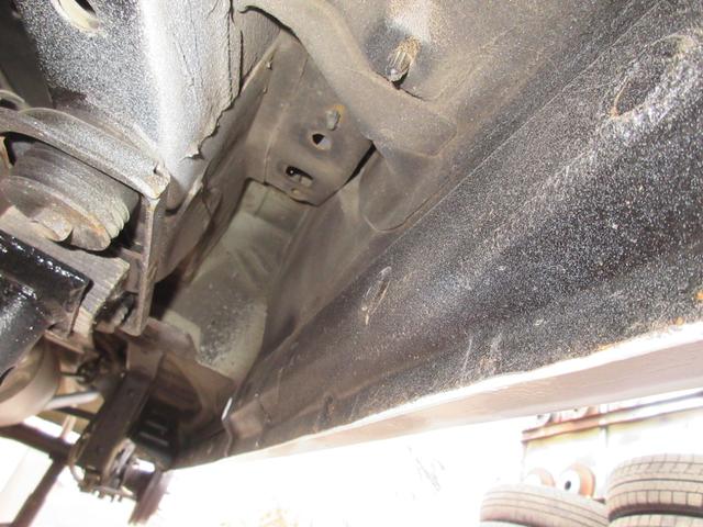 スクラム ＰＡ　パートタイマ４ＷＤ　マニュアル５速　速衝突安全ボディ　集中ドアロック　エアコン　パワステ　ＣＤコンポ　２スピーカー　夏冬タイヤ付　フロアー塗装済み（73枚目）