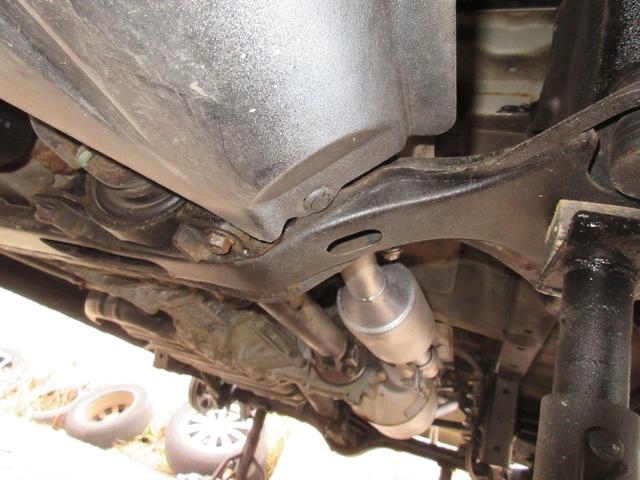 スクラム ＰＡ　パートタイマ４ＷＤ　マニュアル５速　速衝突安全ボディ　集中ドアロック　エアコン　パワステ　ＣＤコンポ　２スピーカー　夏冬タイヤ付　フロアー塗装済み（74枚目）