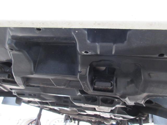 スクラム ＰＡ　パートタイマ４ＷＤ　マニュアル５速　速衝突安全ボディ　集中ドアロック　エアコン　パワステ　ＣＤコンポ　２スピーカー　夏冬タイヤ付　フロアー塗装済み（78枚目）