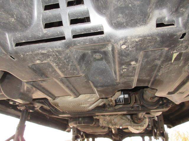 スクラム ＰＡ　パートタイマ４ＷＤ　マニュアル５速　速衝突安全ボディ　集中ドアロック　エアコン　パワステ　ＣＤコンポ　２スピーカー　夏冬タイヤ付　フロアー塗装済み（79枚目）