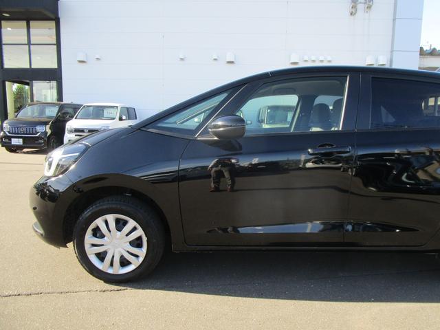 フィット ｅ：ＨＥＶホーム　メモリーナビ・リアカメラ・センシング・障害物センサー・ＬＥＤヘッドライト・夏冬タイヤ・ドラレコ・Ｂｌｕｅｔｏｏｔｈ・（60枚目）