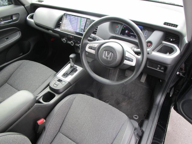 フィット e:HEVホーム メモリーナビ・リアカメラ・センシング・ドラレコ・夏冬タイヤ・Bluetooth・LEDヘッドライト(3枚目)