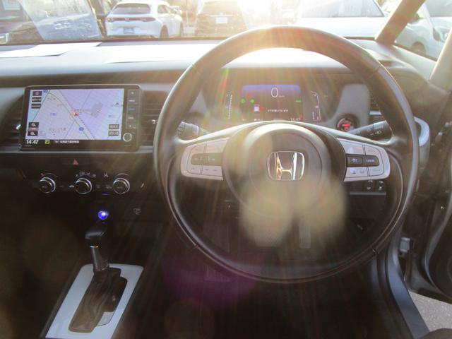 フィット ｅ：ＨＥＶホーム　メモリーナビ・リアカメラ・センシング・ドラレコ・夏冬タイヤ・Ｂｌｕｅｔｏｏｔｈ・ＬＥＤヘッドライト（3枚目）