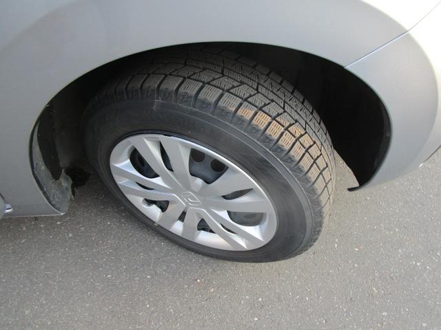 フィット ｅ：ＨＥＶホーム　メモリーナビ・リアカメラ・センシング・ドラレコ・夏冬タイヤ・Ｂｌｕｅｔｏｏｔｈ・ＬＥＤヘッドライト（6枚目）