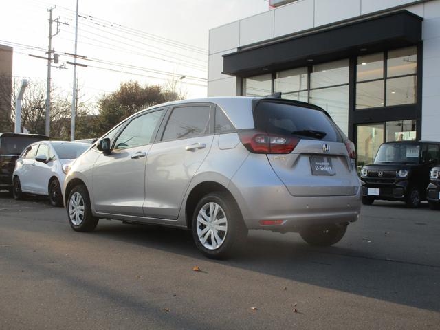 フィット ｅ：ＨＥＶホーム　メモリーナビ・リアカメラ・センシング・ドラレコ・夏冬タイヤ・Ｂｌｕｅｔｏｏｔｈ・ＬＥＤヘッドライト（9枚目）