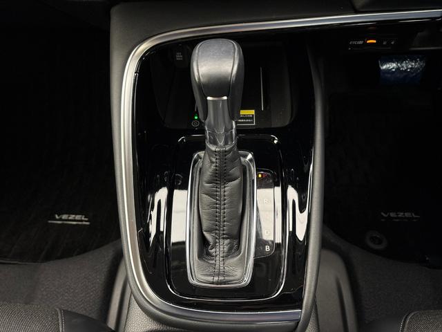ヴェゼル ｅ：ＨＥＶＺ　ＨｏｎｄａＳＥＮＳＩＮＧ・３６０度カメラ・ＥＴＣ・ＨｏｎｄａＣＯＮＮＥＣＴディスプレイ・ＬＥＤヘッドライト・シートヒーター・Ｂｌｕｅｔｏｏｔｈ接続（10枚目）