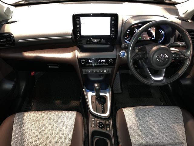 ヤリスクロス ハイブリッドＺ　クルーズＣ　横滑防止装置　リアカメラ　フルセグ地デジ　ＬＥＤライト　メモリーナビゲーション　ナビ＆ＴＶ　盗難防止装置　電動シート　ＡＷ　キーレス　寒冷地仕様　スマートキー　ＡＢＳ　４ＷＤ　エアバッグ（2枚目）