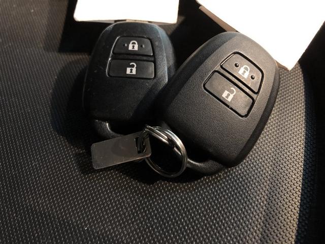 ハイエースワゴン DX ダブルエアコン 助手席エアバッグ 運転席エアバッグ 4WD キーレス 盗難防止システム フロントパワーウィンドウ ESC パワーステアリング エアコン ABS 衝突被害軽減システム 3列シート(19枚目)