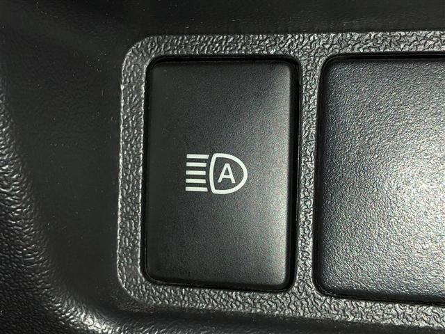 ハイエースワゴン DX ダブルエアコン 助手席エアバッグ 運転席エアバッグ 4WD キーレス 盗難防止システム フロントパワーウィンドウ ESC パワーステアリング エアコン ABS 衝突被害軽減システム 3列シート(21枚目)