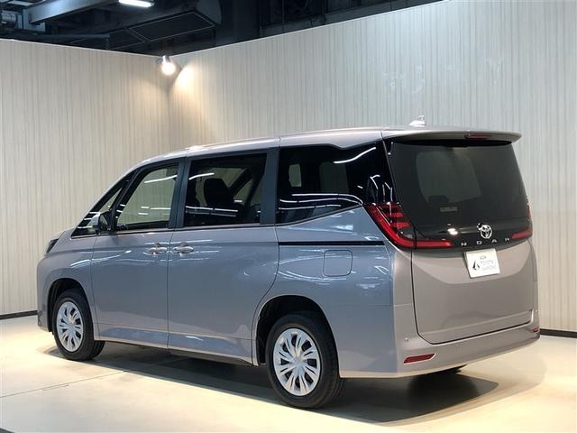 ノア Ｘ　ダブルエアコン　ＬＥＤヘッド　盗難防止システム　バックカメラ　オートエアコン　クルーズコントロール　４ＷＤ　エアバッグ　ＡＢＳ　寒冷地仕様　ミュージックプレイヤー接続可　３列シート　キーレス　ＴＳＳ（7枚目）
