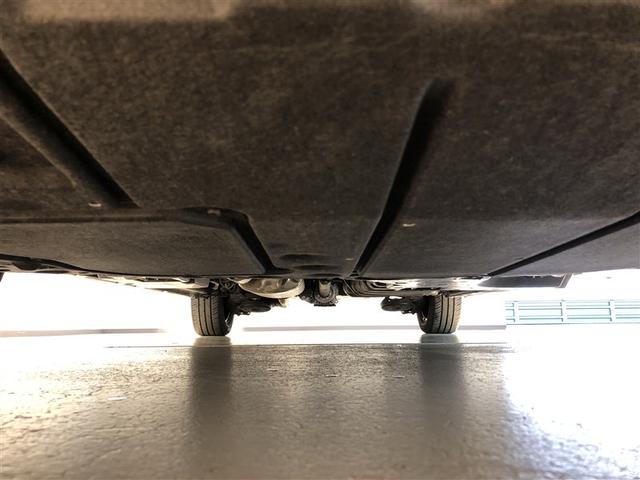 ノア Ｘ　ダブルエアコン　ＬＥＤヘッド　盗難防止システム　バックカメラ　オートエアコン　クルーズコントロール　４ＷＤ　エアバッグ　ＡＢＳ　寒冷地仕様　ミュージックプレイヤー接続可　３列シート　キーレス　ＴＳＳ（8枚目）