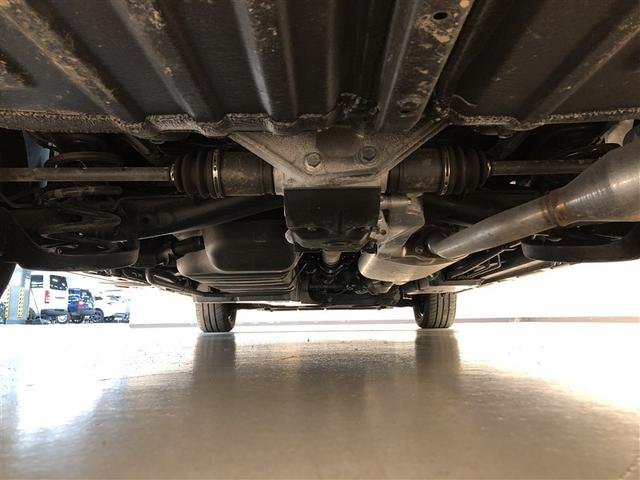 ノア Ｘ　ダブルエアコン　ＬＥＤヘッド　盗難防止システム　バックカメラ　オートエアコン　クルーズコントロール　４ＷＤ　エアバッグ　ＡＢＳ　寒冷地仕様　ミュージックプレイヤー接続可　３列シート　キーレス　ＴＳＳ（9枚目）