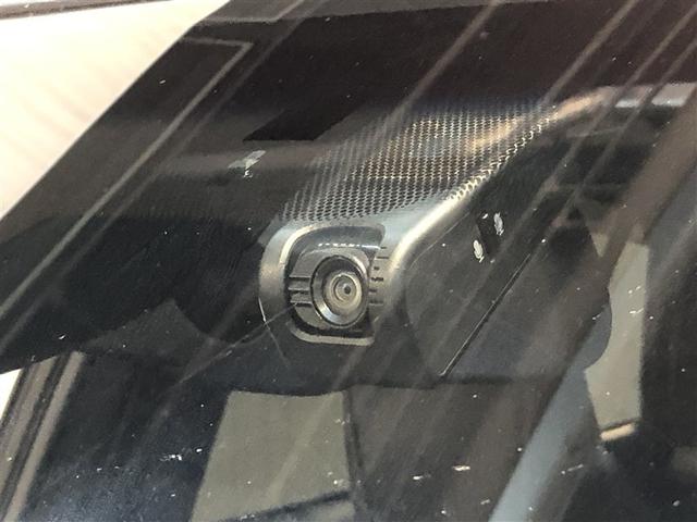 ハリアーハイブリッド プログレス メタル アンド レザーパッケージ 衝突軽減ブレーキ クルコン AW 本革シート DVD再生 ミュージックプレイヤー接続可 エアロ 記録簿有 LEDヘッドランプ Pシート メモリーナビ 横滑り防止装置 バックカメラ ナビ&TV 4WD(6枚目)