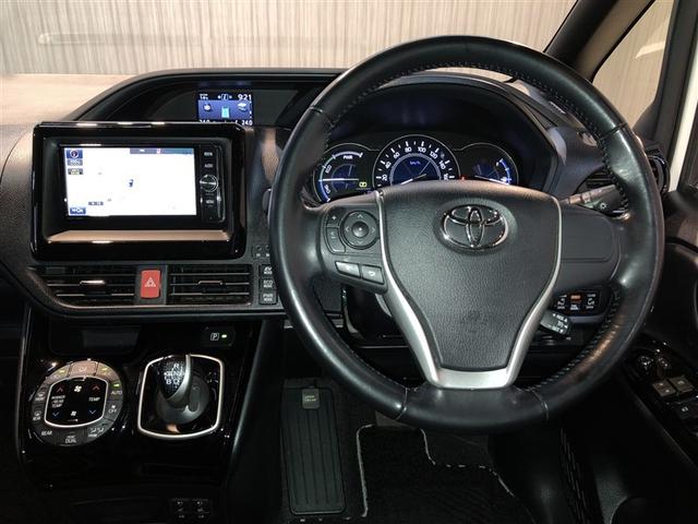 ノア ハイブリッドSi ダブルバイビー ウォークスルー 寒冷地 LEDヘッドライト クルコン 横滑り防止装置 盗難防止システム エアバッグ アルミ メモリ-ナビ スマキー Wエアコン ABS ナビ&TV デュアルエアバッグ ETC DVD(16枚目)