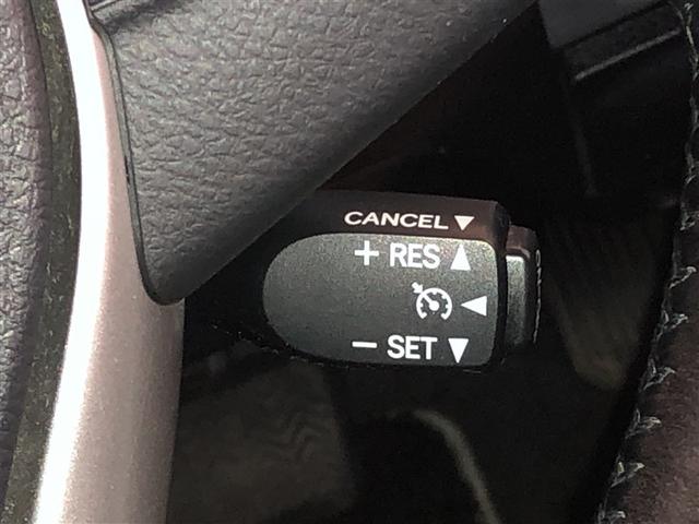 ノア ハイブリッドSi ダブルバイビー ウォークスルー 寒冷地 LEDヘッドライト クルコン 横滑り防止装置 盗難防止システム エアバッグ アルミ メモリ-ナビ スマキー Wエアコン ABS ナビ&TV デュアルエアバッグ ETC DVD(18枚目)