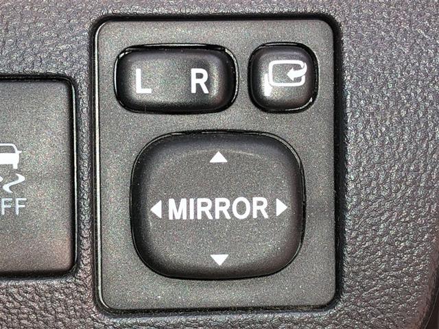 ������\���Ɋm�F�ł���悤�ɁA�~���[�̈ʒu�𒲐����邱�Ƃ��ł��܂��B