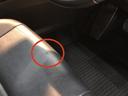 運転席シート、小さな破れ有ります。
