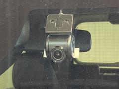 ドライブレコーダー♪万が一事故が起こってしまった際に役立ちます。録画された映像は、事故の状況を判断する場合の証拠にもなることもありますので安心ですよね（＾＾） 5
