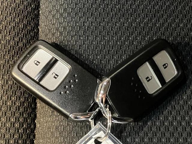 ヴェゼル Ｘ・ホンダセンシング　ＬＥＤ　オートクルーズコントロール　ドライブレコーダー　メモリーナビ　カーテンエアバッグ　アルミ　衝突軽減　ＥＴＣ車載器　オートエアコン　パワーステアリング　キーフリー　パワーウィンドウ　４ＷＤ車（17枚目）