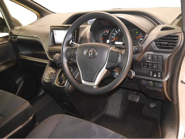 ノア Ｘ　ＡＵＸ　リアオートエアコン　パワーステアリング　助手席エアバック　オートクルーズコントロール　横滑り防止装置　キーレスエントリー　オートエアコン　ナビ　パワーウィンドウ　ＬＥＤヘッド　盗難防止装置（4枚目）