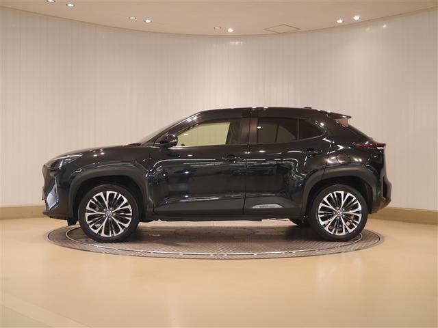 ヤリスクロス ハイブリッドＺ　クルーズＣ　横滑防止装置　リアカメラ　ワンオーナー車　フルセグ地デジ　ＬＥＤライト　メモリーナビゲーション　点検記録簿　ナビ＆ＴＶ　盗難防止装置　電動シート　ドライブレコーダー　ＡＷ　キーレス　ＡＢＳ（2枚目）