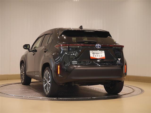 ヤリスクロス ハイブリッドＺ　クルーズＣ　横滑防止装置　リアカメラ　ワンオーナー車　フルセグ地デジ　ＬＥＤライト　メモリーナビゲーション　点検記録簿　ナビ＆ＴＶ　盗難防止装置　電動シート　ドライブレコーダー　ＡＷ　キーレス　ＡＢＳ（3枚目）
