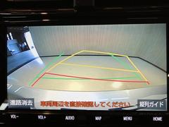 バックガイドモニターで、後方を確認しながら安心して駐車することができます。運転初心者も熟練者も必須の機能ですよ！ 4
