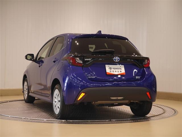 ヤリス ハイブリッドX サイドエアバッグ 盗難防止 VSC クルコン 4WD アイドリングストップ ETC スマートキー 寒冷地仕様 ナビ オートエアコン ミュージックプレイヤー接続可 メモリーナビ キーレス エアバッグ(3枚目)