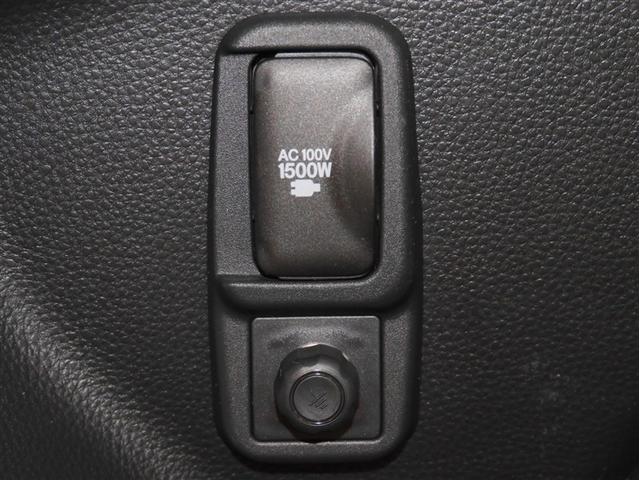 ヤリス ハイブリッドX サイドエアバッグ 盗難防止 VSC クルコン 4WD アイドリングストップ ETC スマートキー 寒冷地仕様 ナビ オートエアコン ミュージックプレイヤー接続可 メモリーナビ キーレス エアバッグ(10枚目)