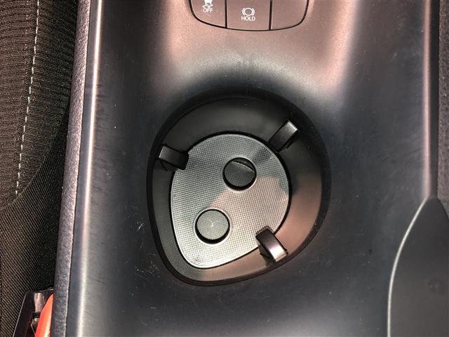 Ｃ－ＨＲ Ｓ－Ｔ　横滑防止装置　メディアプレイヤー接続　Ｂモニター　メモリナビ　ＡＢＳ　パワーウインドウ　ＡＡＣ　盗難防止システム　ナビＴＶ　クルコン　サイドエアバッグ　アルミ　キーフリー　ドラレコ　エアバッグ　４ＷＤ（30枚目）