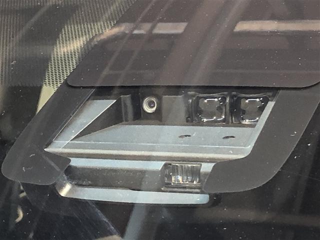 シエンタ Ｇ　クエロ　衝突被害軽減ブレーキ　両側パワースライドドア　ＬＥＤヘッドランプ　４ＷＤ　寒冷地仕様　ナビ＆ＴＶ　バックカメラ　メモリーナビ　盗難防止装置　キーレス　オートエアコン　３列シート　ＡＢＳ　横滑り防止機能（4枚目）