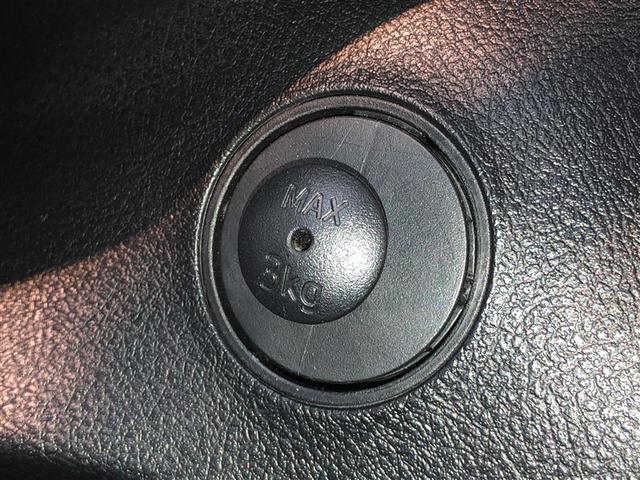 シエンタ Ｇ　クエロ　衝突被害軽減ブレーキ　両側パワースライドドア　ＬＥＤヘッドランプ　４ＷＤ　寒冷地仕様　ナビ＆ＴＶ　バックカメラ　メモリーナビ　盗難防止装置　キーレス　オートエアコン　３列シート　ＡＢＳ　横滑り防止機能（32枚目）