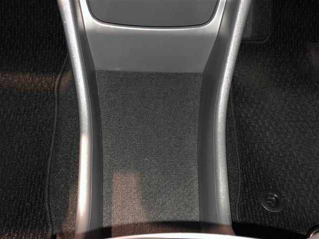 シフト付近には、ちょっとした小物入れスペースもございます♪