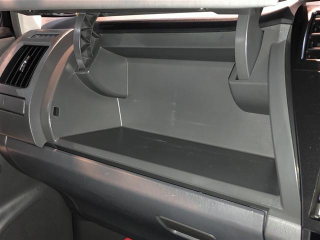 小物や取扱説明書などが収納できます。